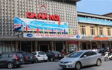 Giá vé tàu, máy bay tăng cao